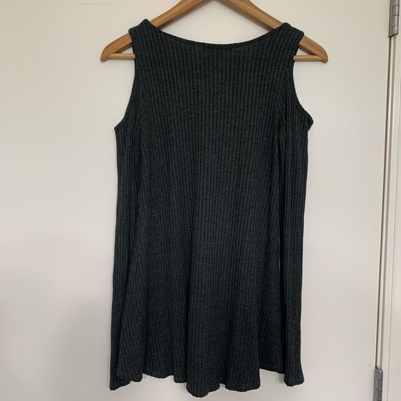 Long sleeve cold shoulder top - Picture 2 of 2